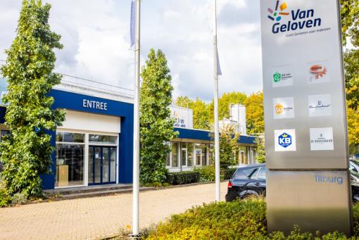 Van Geloven sluit drie fabrieken