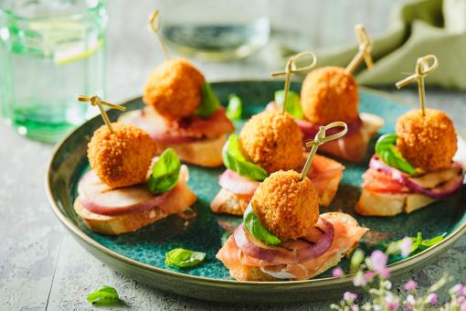 Brochette de boulettes apéros au prosciutto