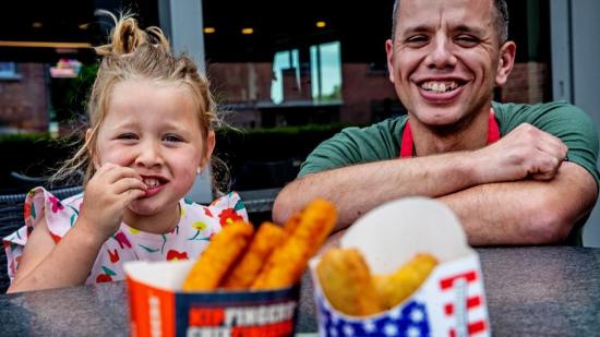 Train je personeel om positief met kinderen om te gaan - frituur & horeca