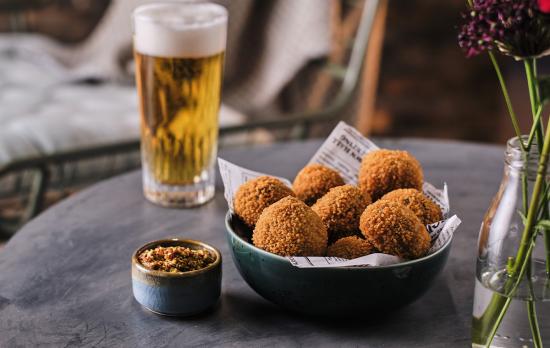 Bitterballen - de perfecte mini snack voor op een luxe borrelplank