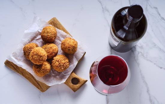 Associer un Primitivo italien aux Boulettes apéro de bœuf de De Bourgondiër – Conseils de mariages entre vins & snacks