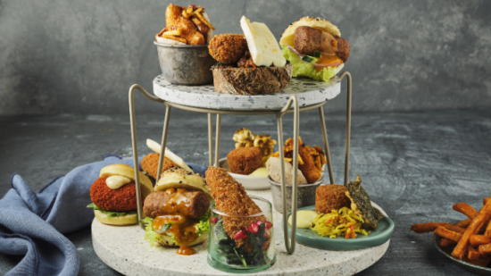 Combineer Borrelmaatjes® met bitterballen en mini burgers