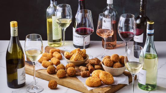 Verras je gasten met winepairing met snacks of unieke beerpairings